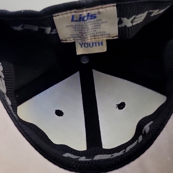 Flexfit youth hat from the store lids - Picture 3 of 5